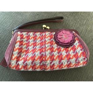 BEAUTIFUL limited edition coach tweed and leather kiss lock wristlet